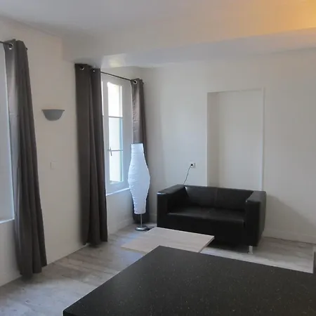 De La Rougemare Apartment *