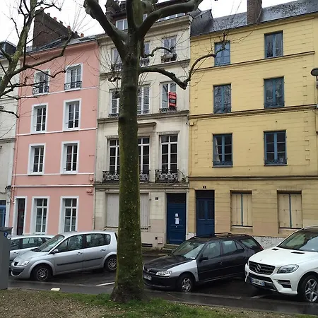 De La Rougemare Apartment *